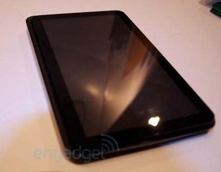 Кому-то удалось сфоткать прототип планшета Dell с QWERTY клавиатурой